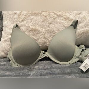 Victoria's Secret Bra in Soft Green